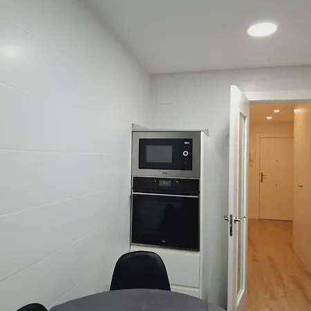 La 4 Apartment *